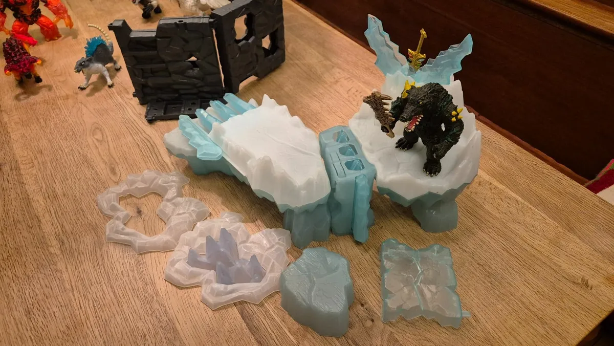 Schleich Eldrador Figures and Battle Arena - Image 4