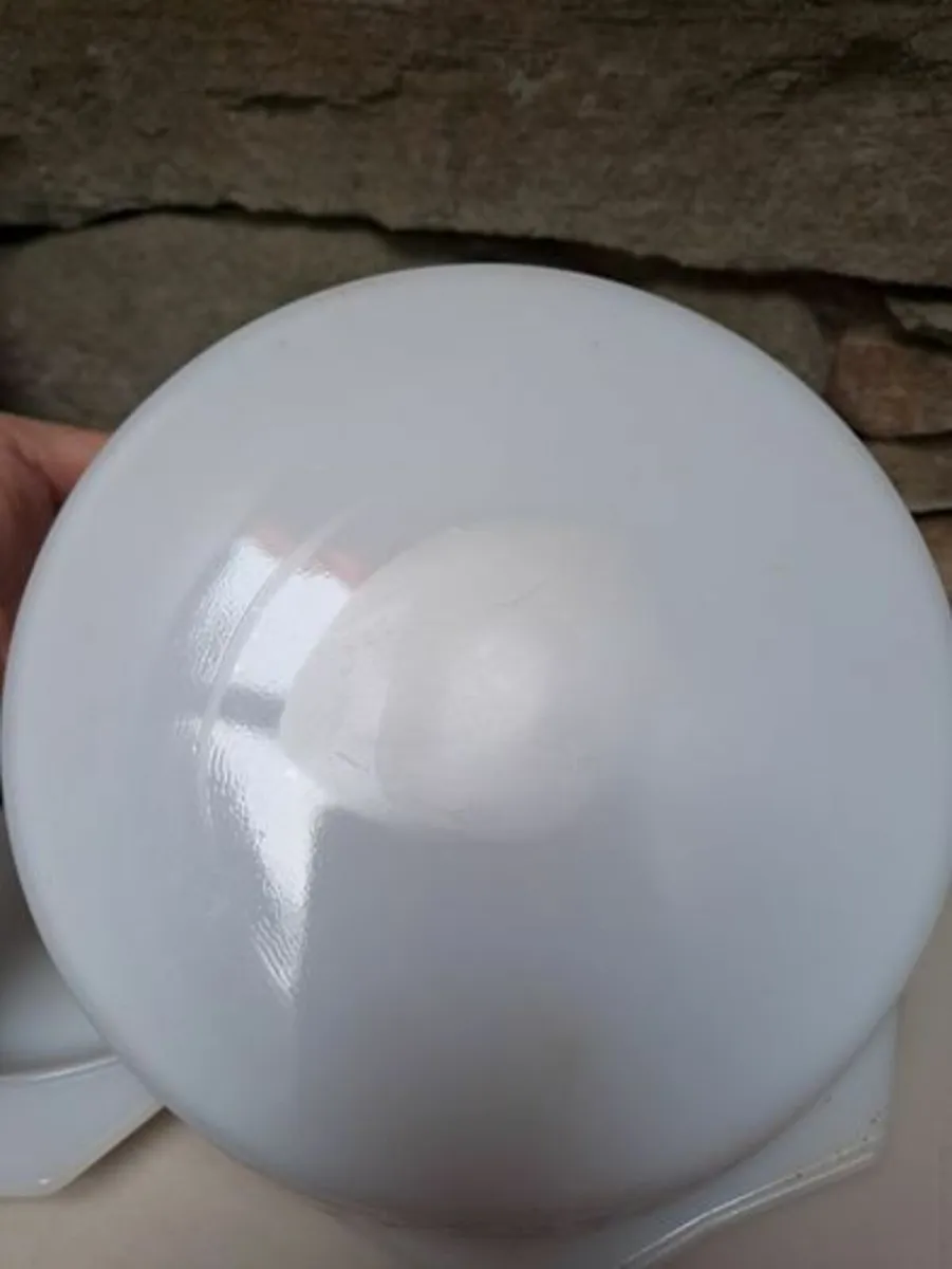 Vintage Casserole dish Arcopal - Image 4