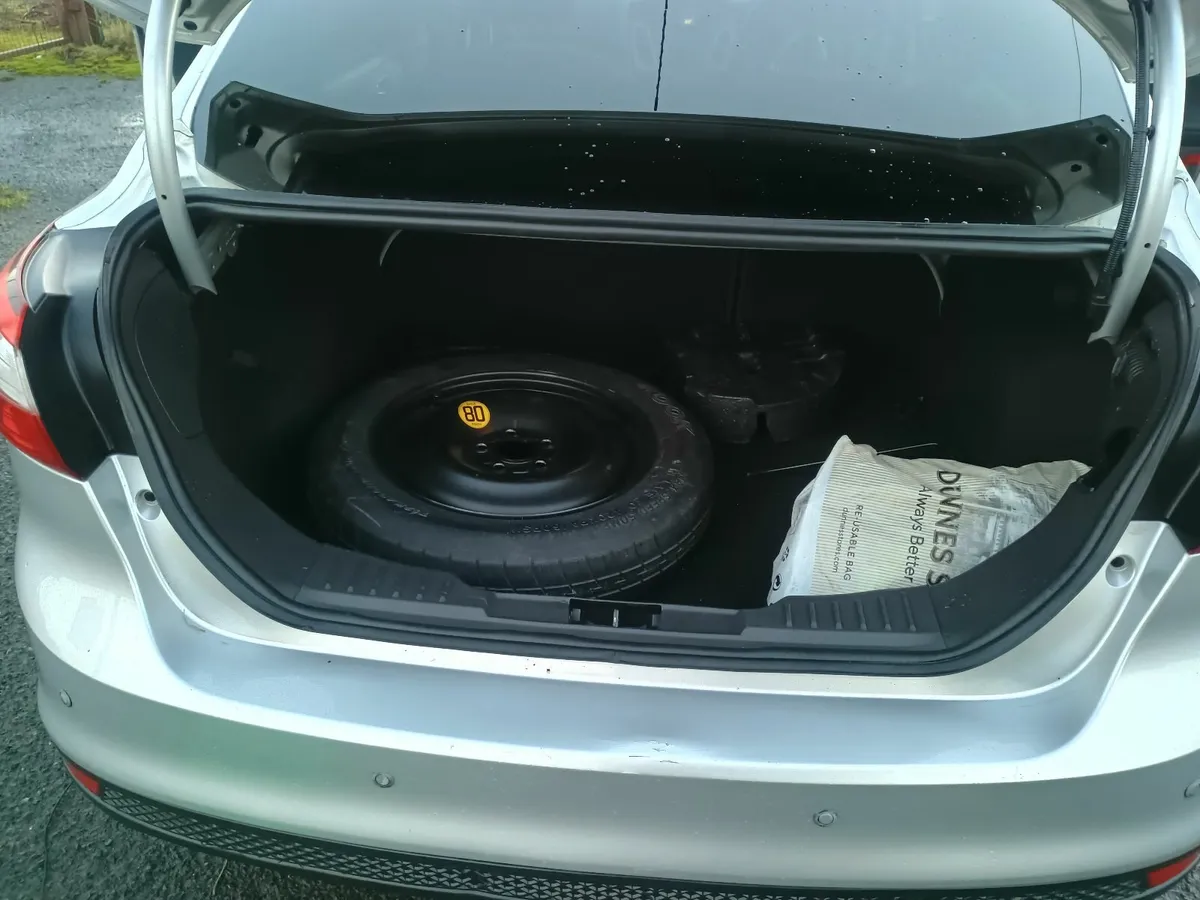 Ford Focus 2011 - Image 2