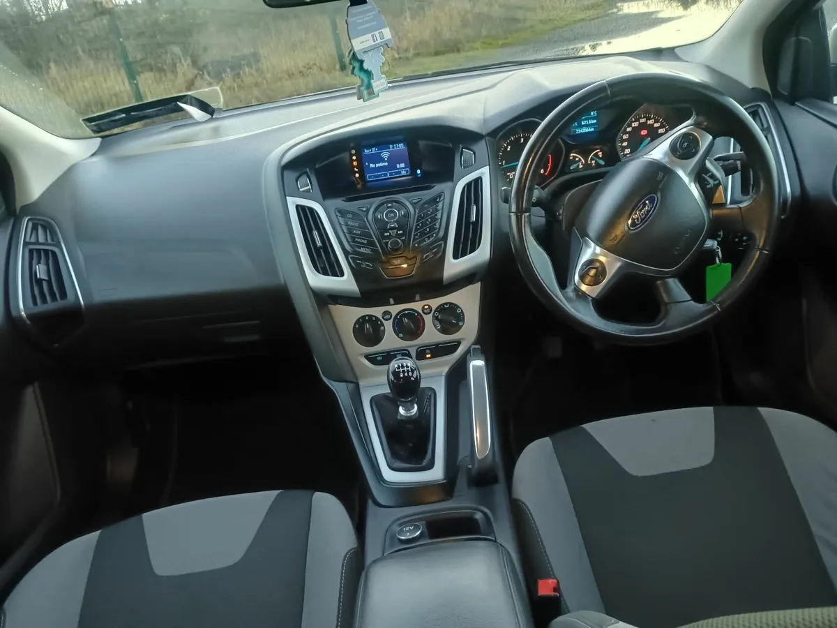 Ford Focus 2011 - Image 3