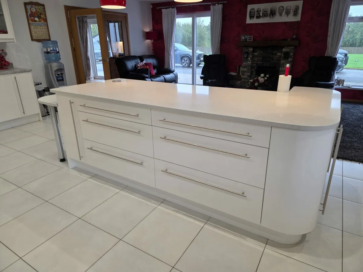 Large Kitchen and Utilty Room - Image 3