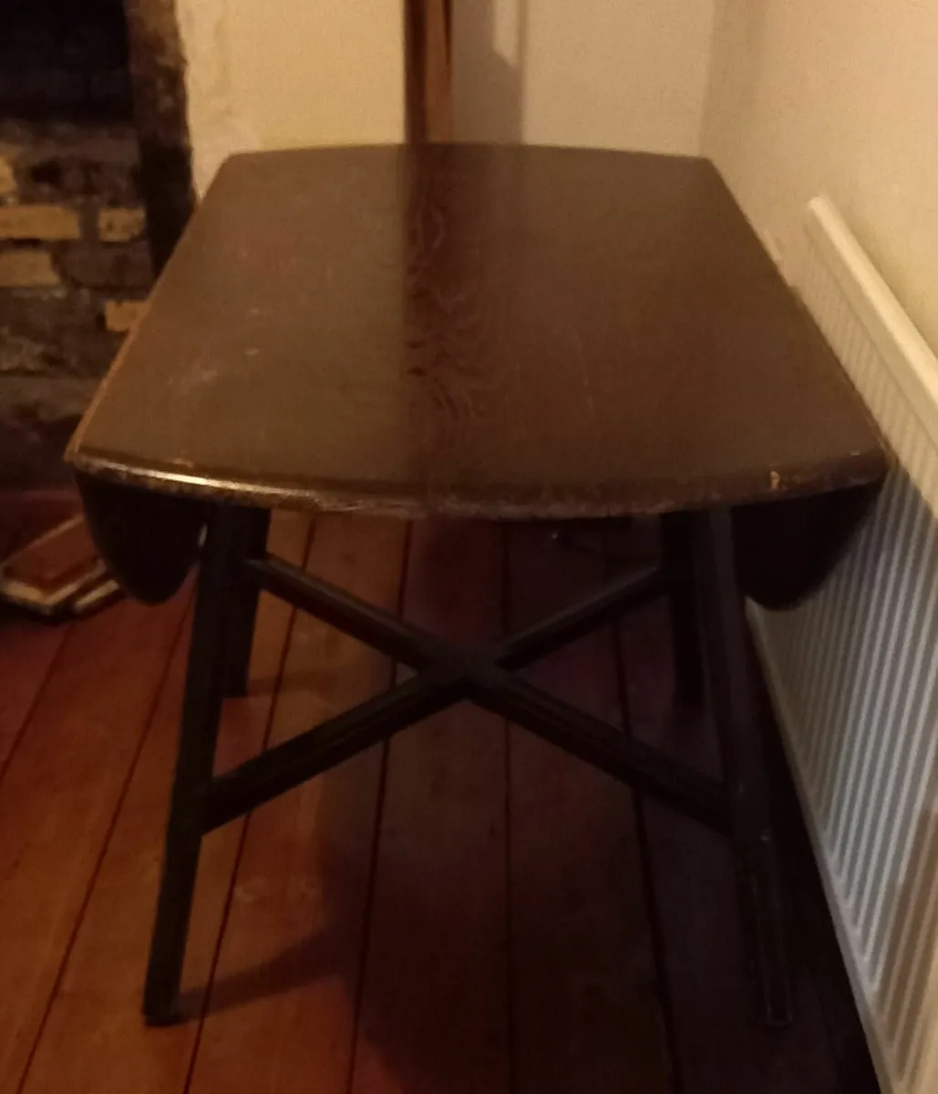 Wooden dining table - Image 1