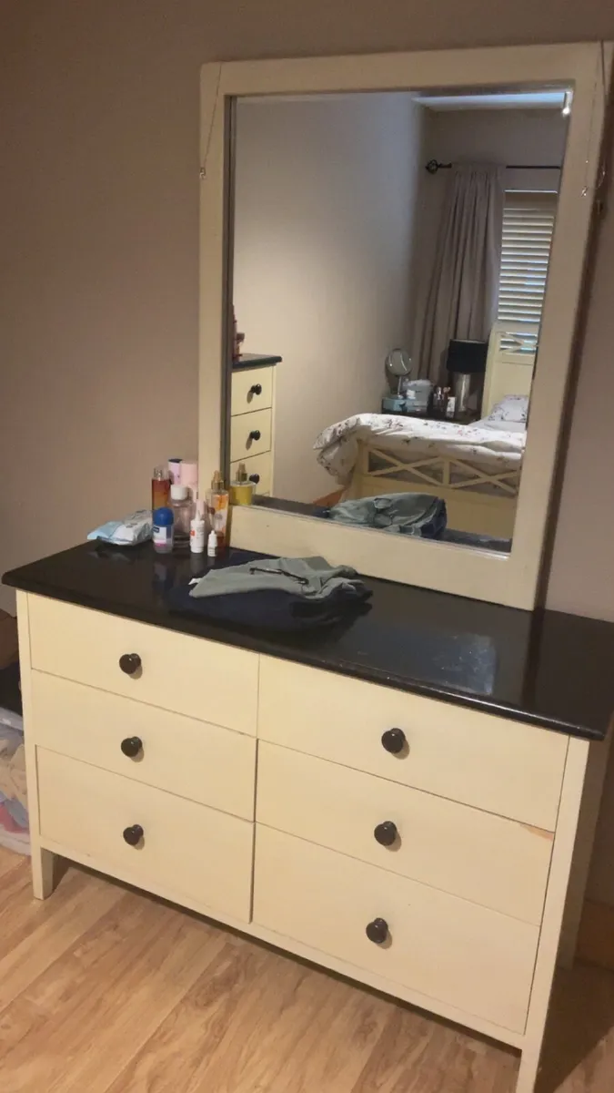 Bedroom furniture - Image 1