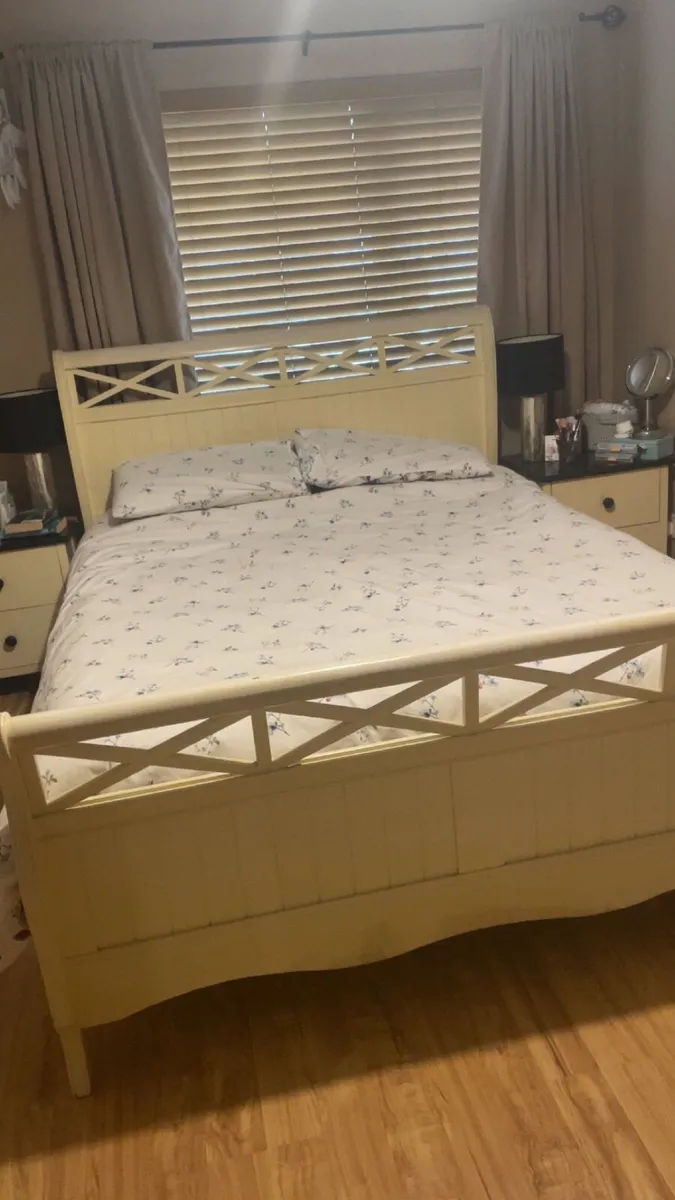 Bedroom furniture - Image 2