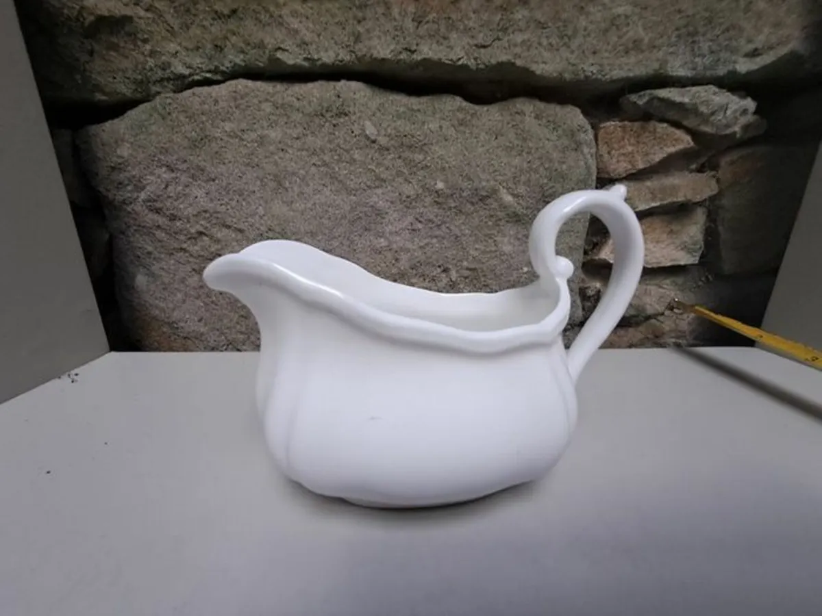 Small white gravy jug - Image 1