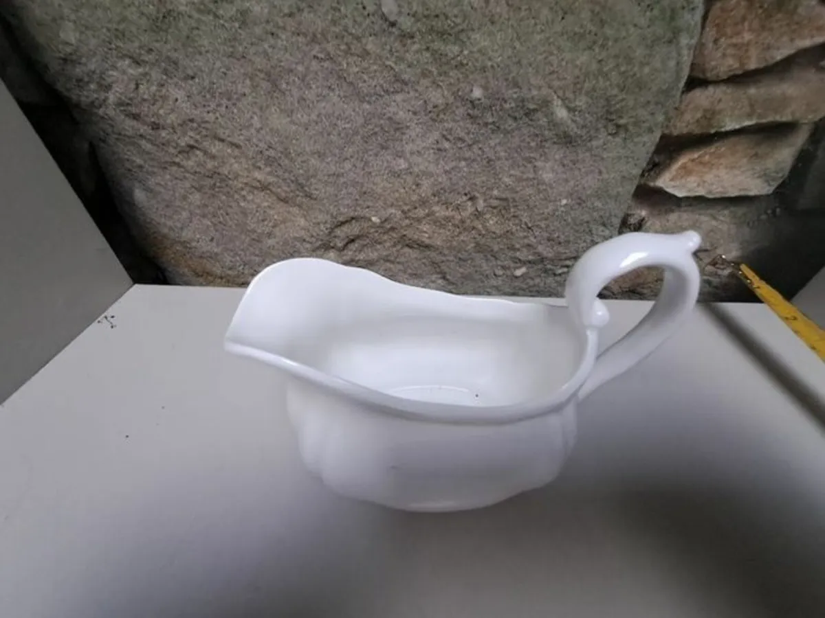 Small white gravy jug - Image 3
