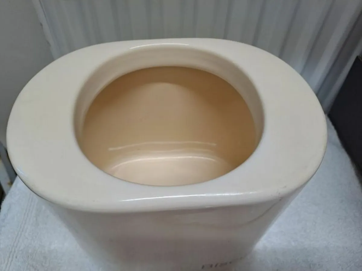 Vintage Mindy Brownes biscuit container - Image 4