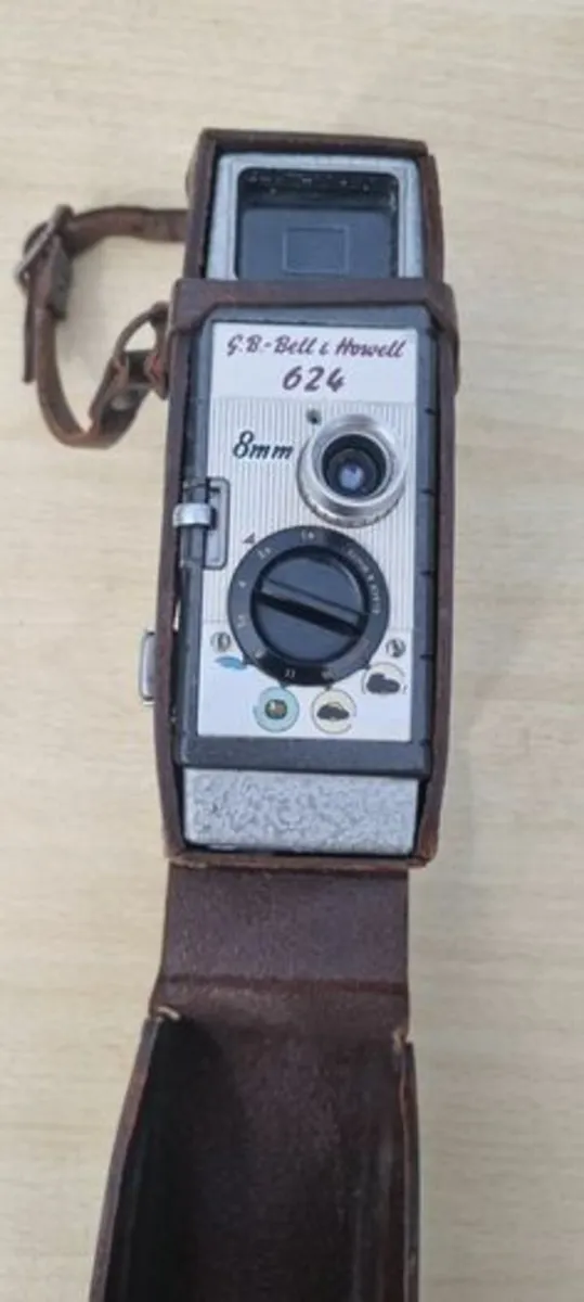 Bell & Howell 624 8mm cine camera - Image 1