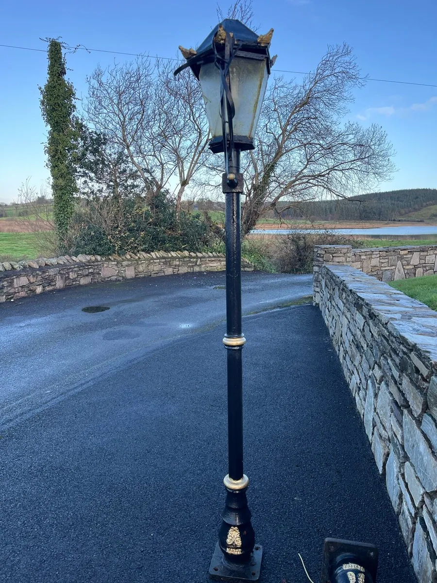 Cast iron lanterns - Image 1