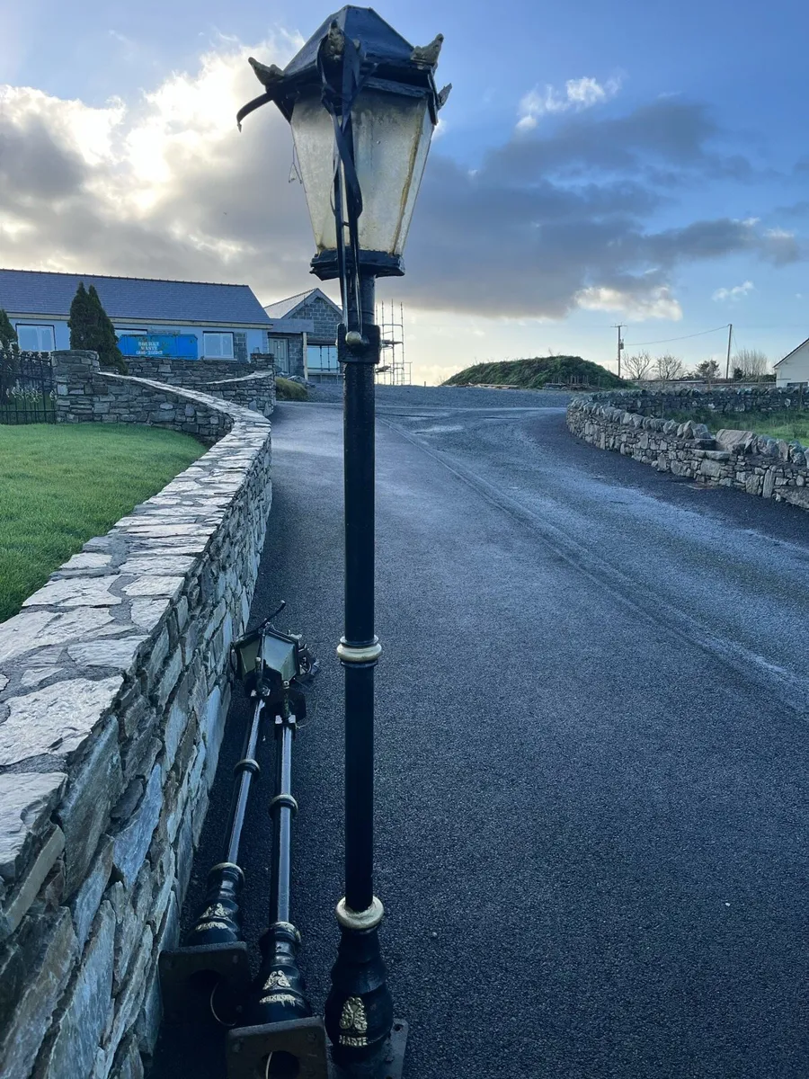 Cast iron lanterns - Image 2