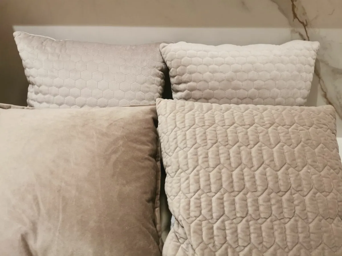 Mixed grey velvet cushion covers - Image 2