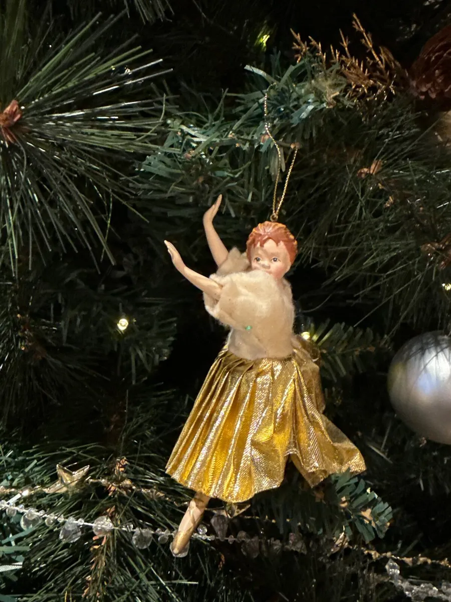 Decorated  7.5 ft Christmas Tree with lights - Image 4