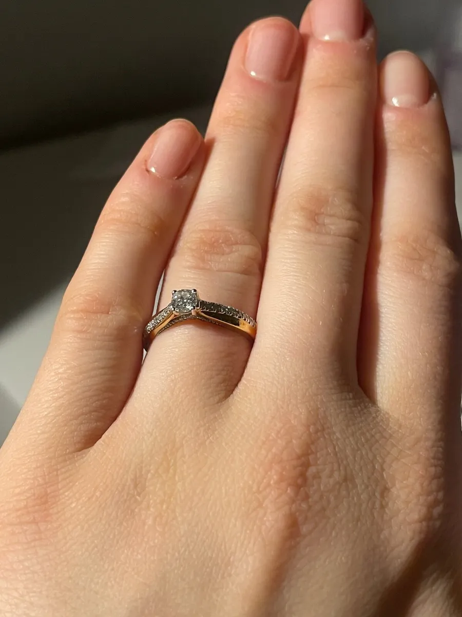 Engagement ring - Image 1