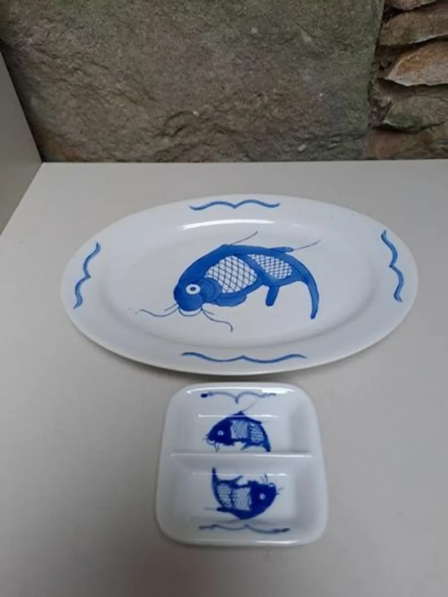 Vintage blue and white koi serving dishes - Image 1