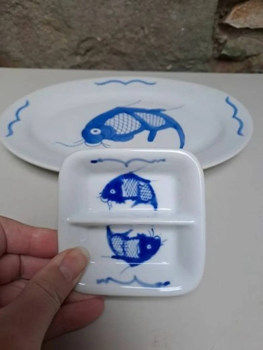 Vintage blue and white koi serving dishes - Image 3