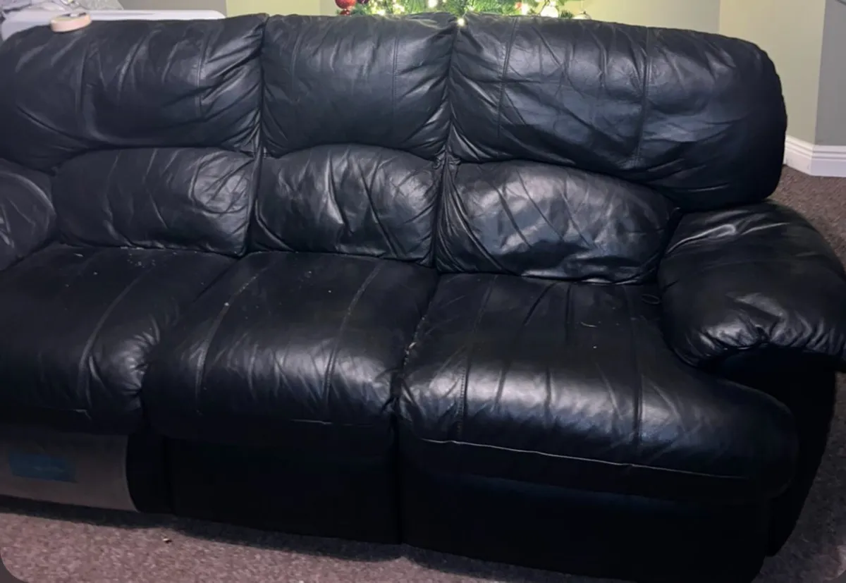 3 seater couch and 2 armchairs - Image 3