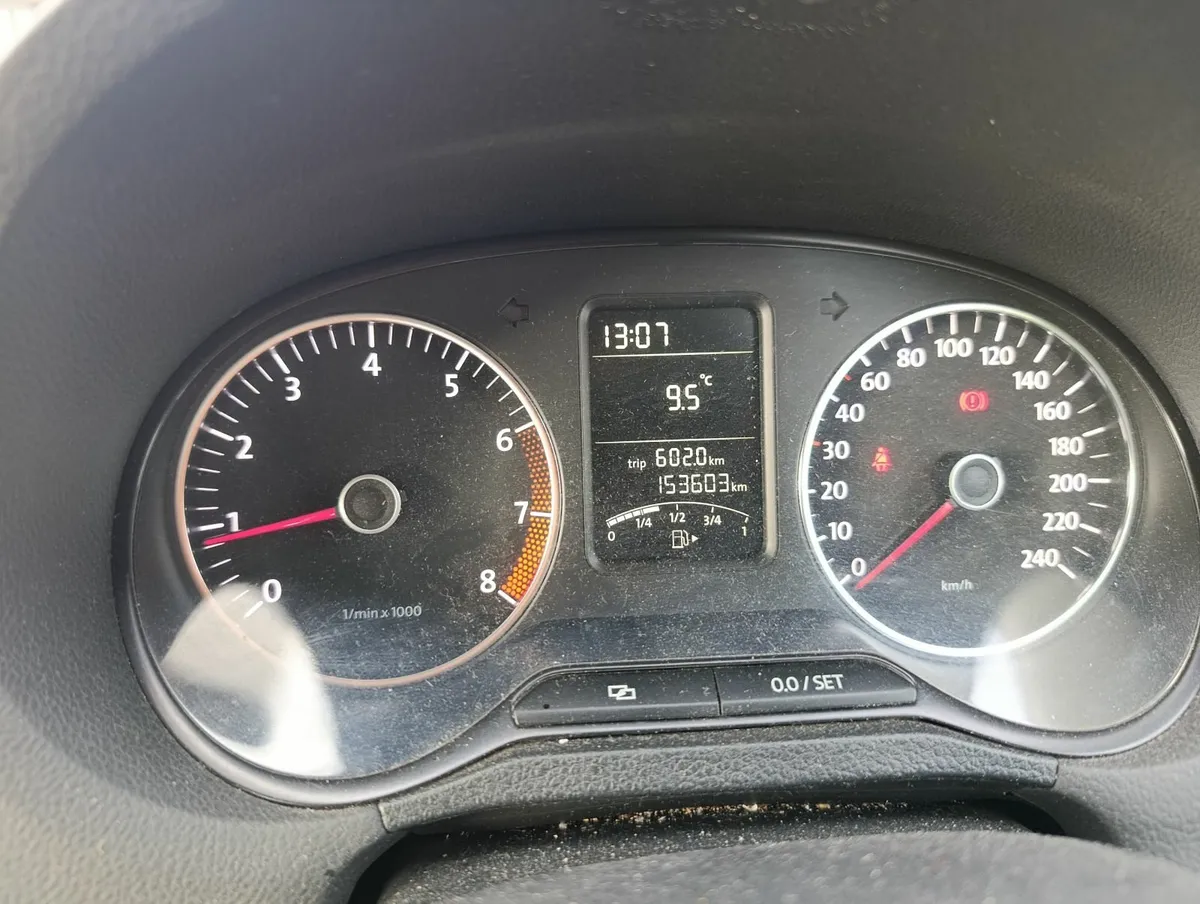 Volkswagen Polo 2011 - Image 2