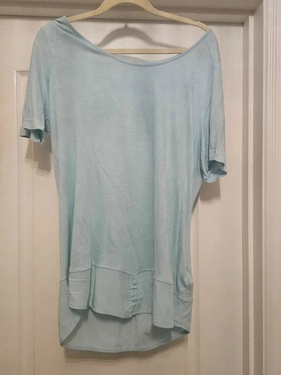 Blue top with matching cardigan - Image 4