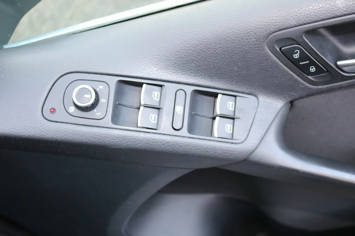 Volkswagen Tiguan 2011 - Image 4