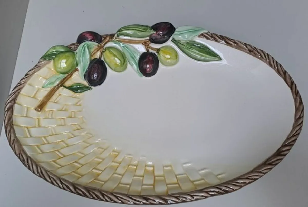 Wicker Olive 3D Platter Italian - Image 1