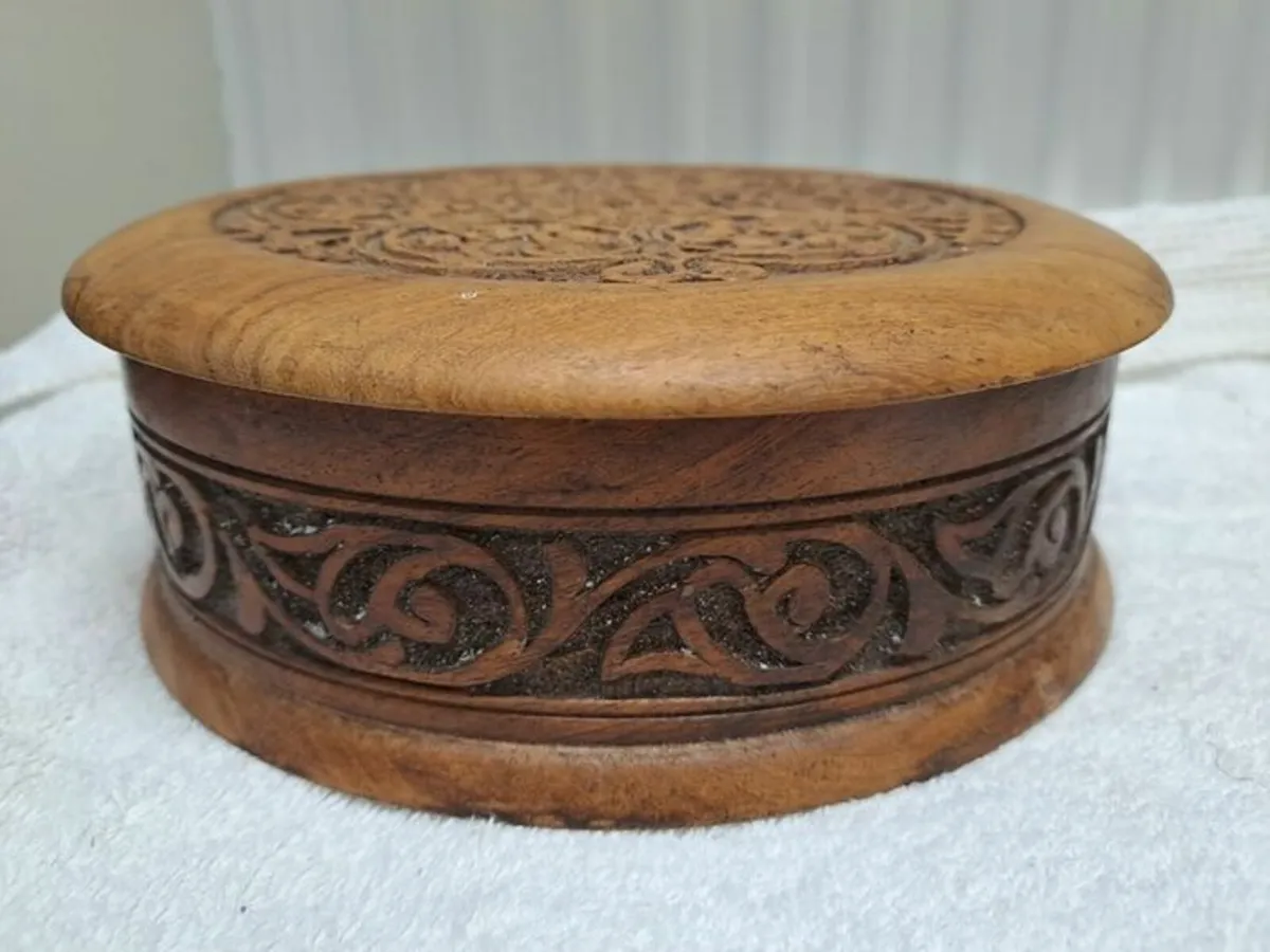 Round Wooden box - Image 1