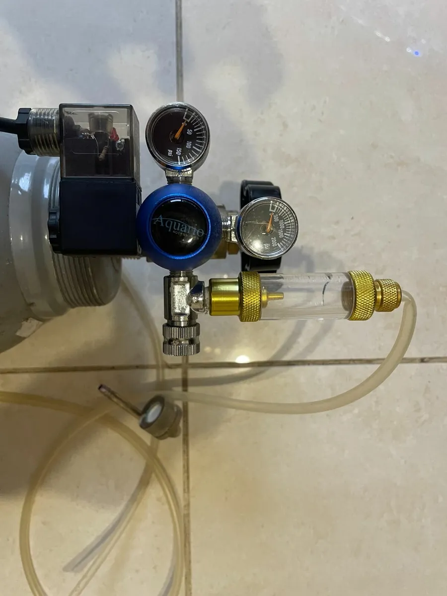 CO2 tank €65 - Image 2