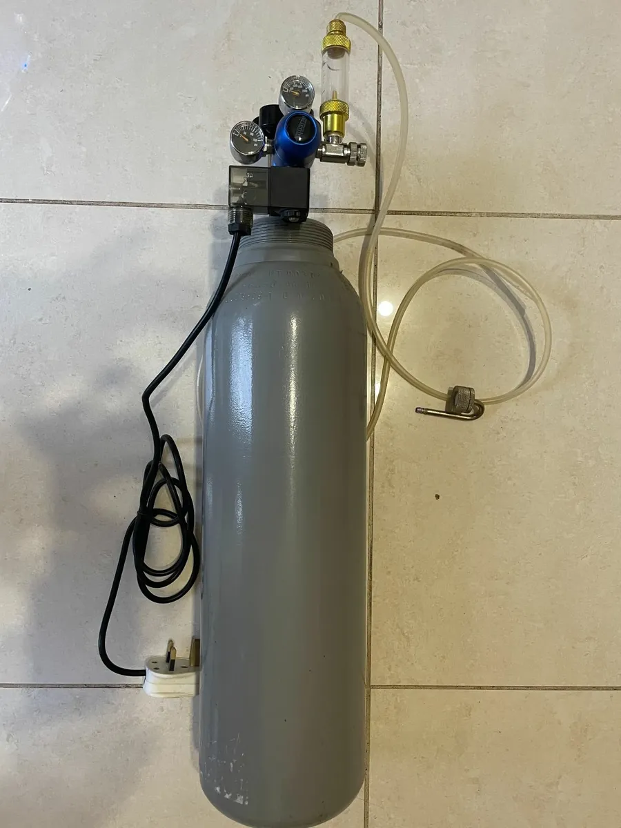 CO2 tank €65 - Image 1