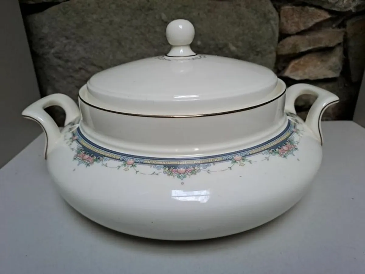Royal Doulton Albany tureen - Image 1