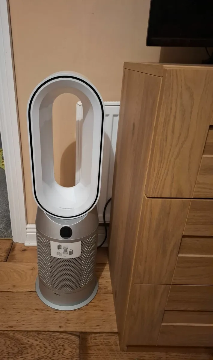 Dyson hot and cool HP11 with remote control - Image 1