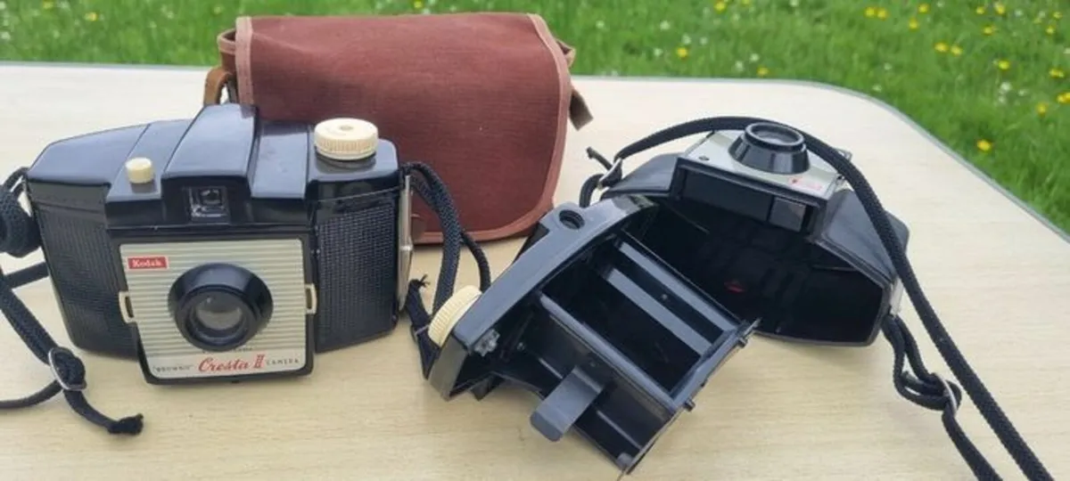 Two Kodak Brownie Cresta cameras - Image 4