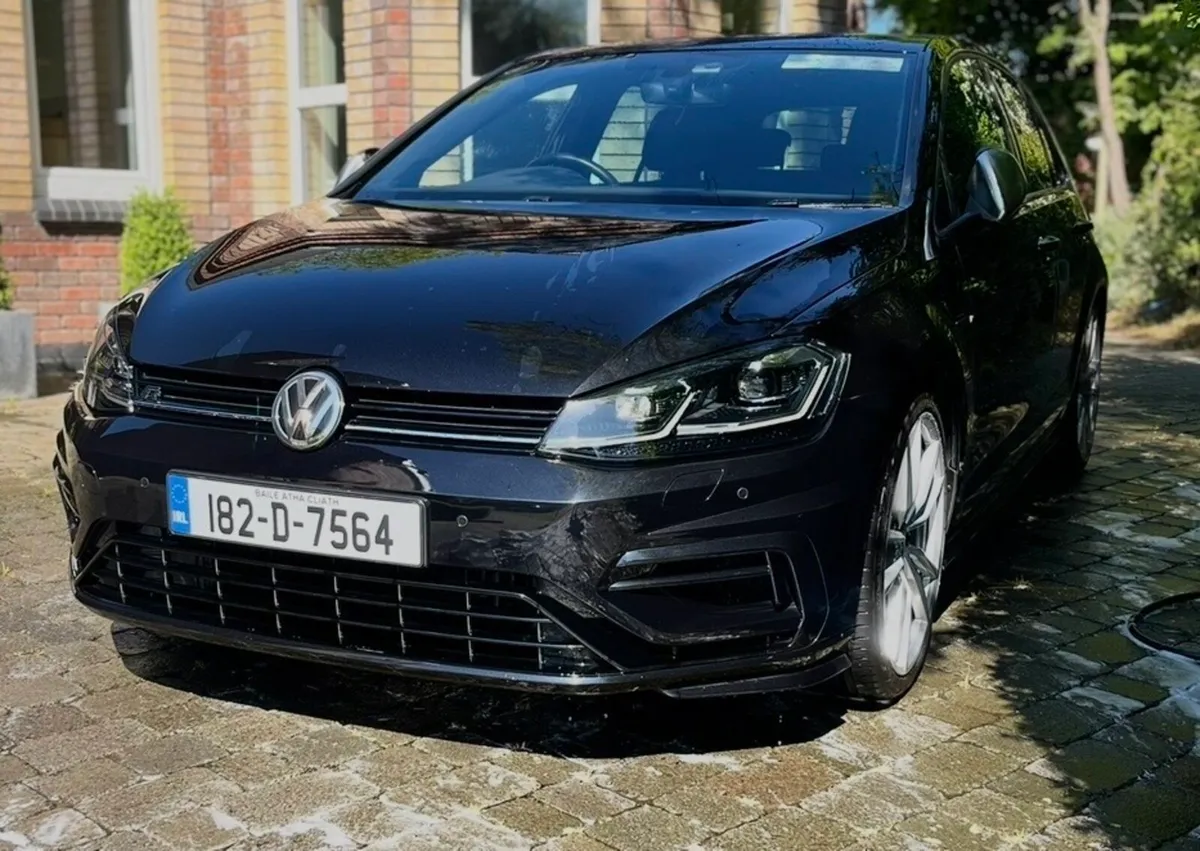 Volkswagen Golf - Image 1