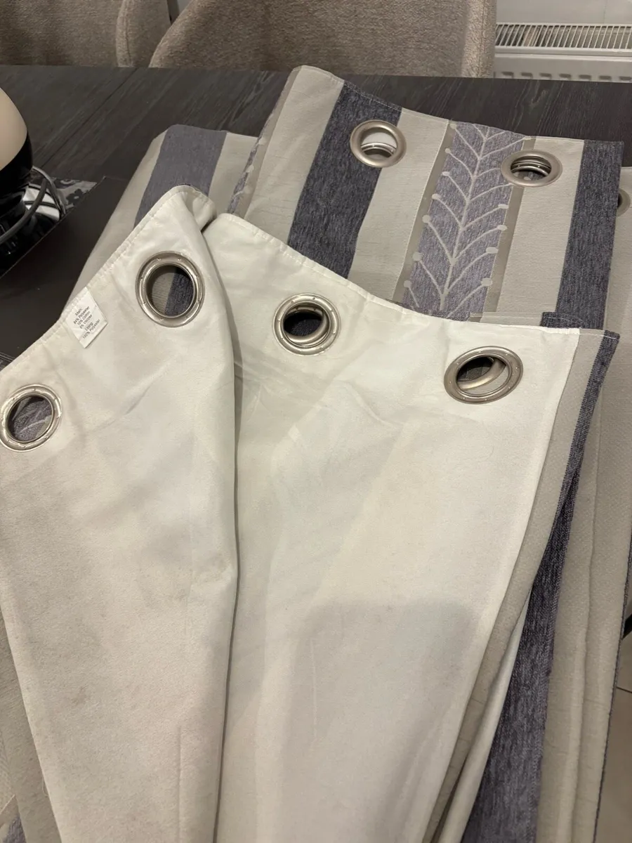 Curtains - Image 3