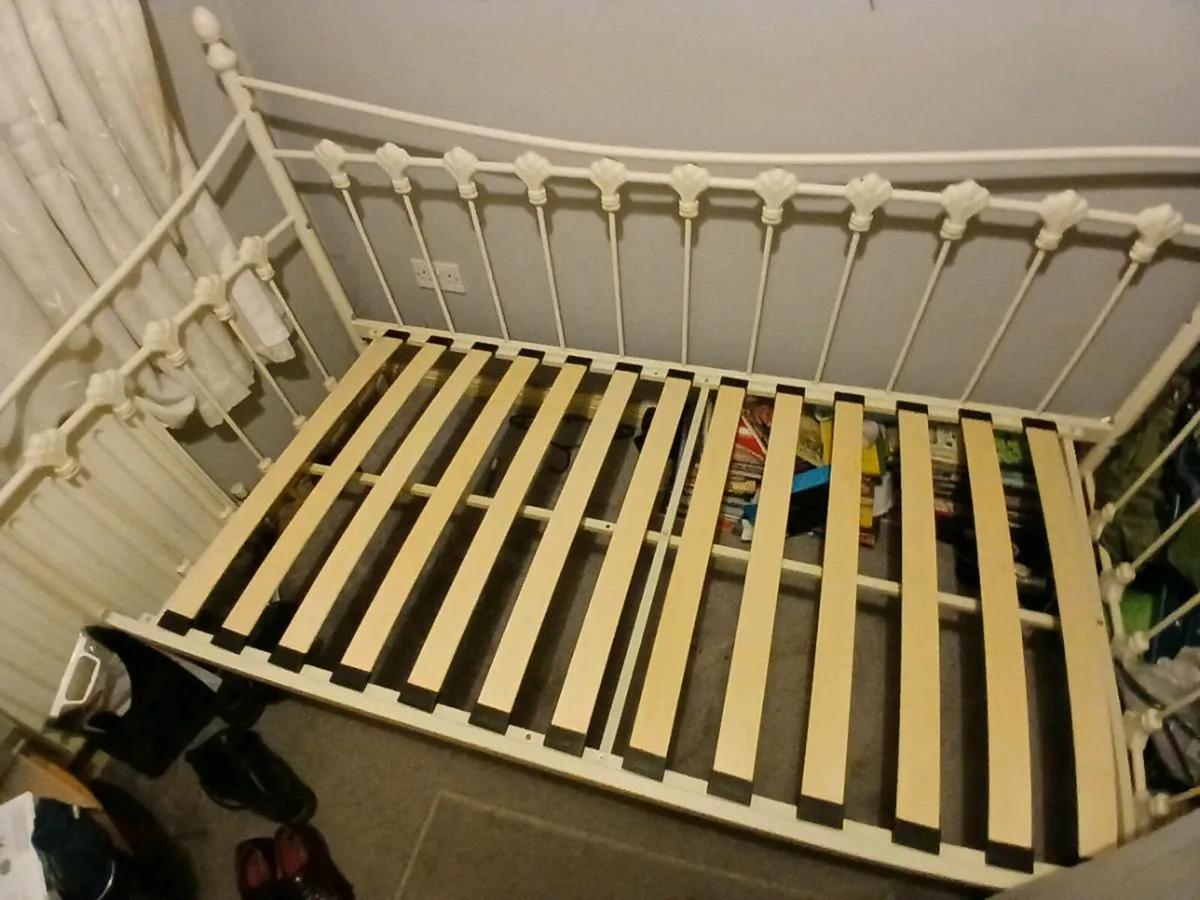 Day Bed (Julian Bowen) - Image 2