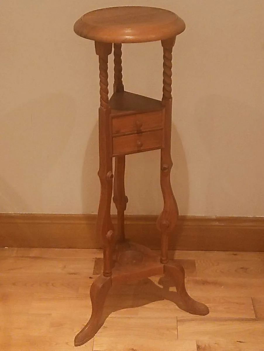 Beautiful oak tall table 35 - Image 2