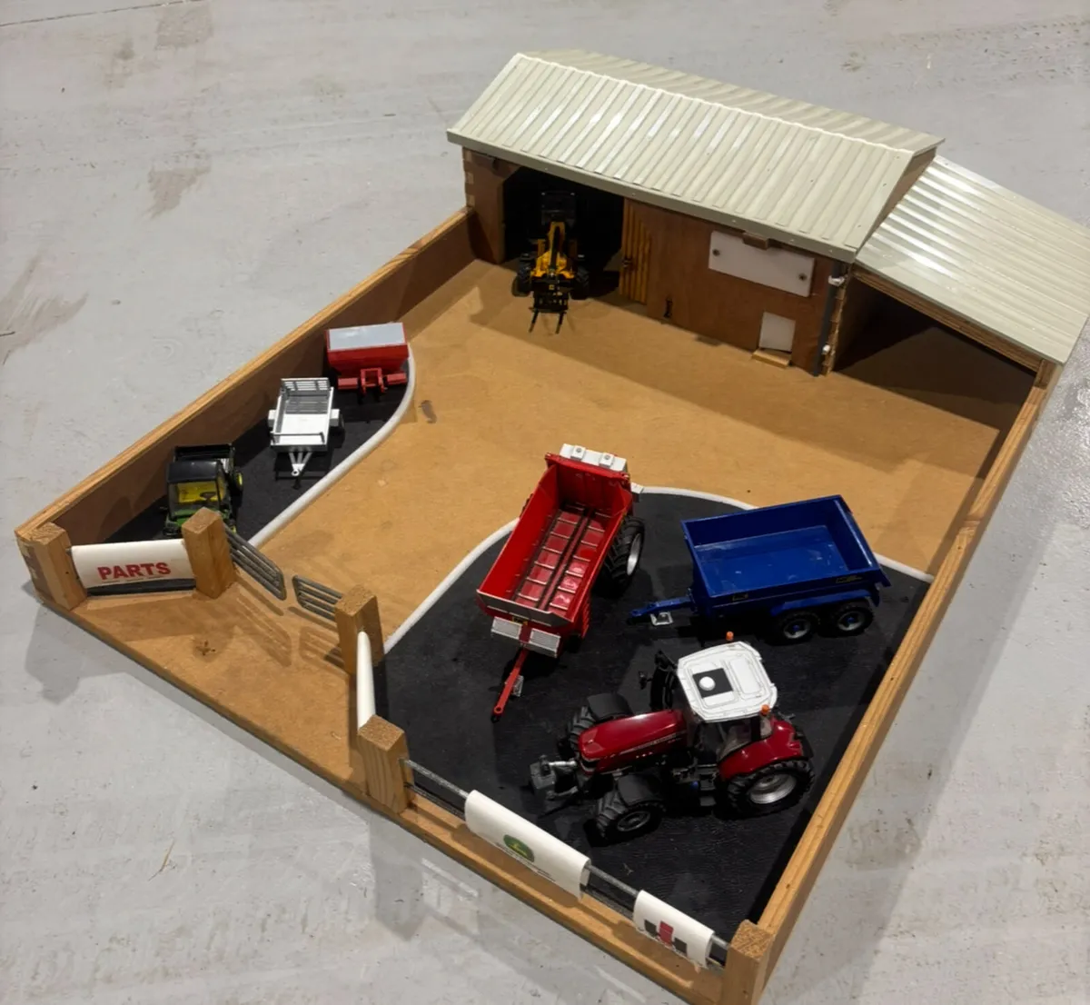 Toy farm sheds - Image 1