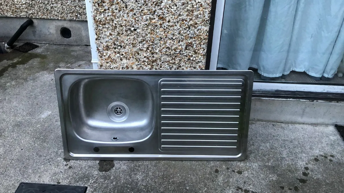Kitchen sink - Image 1