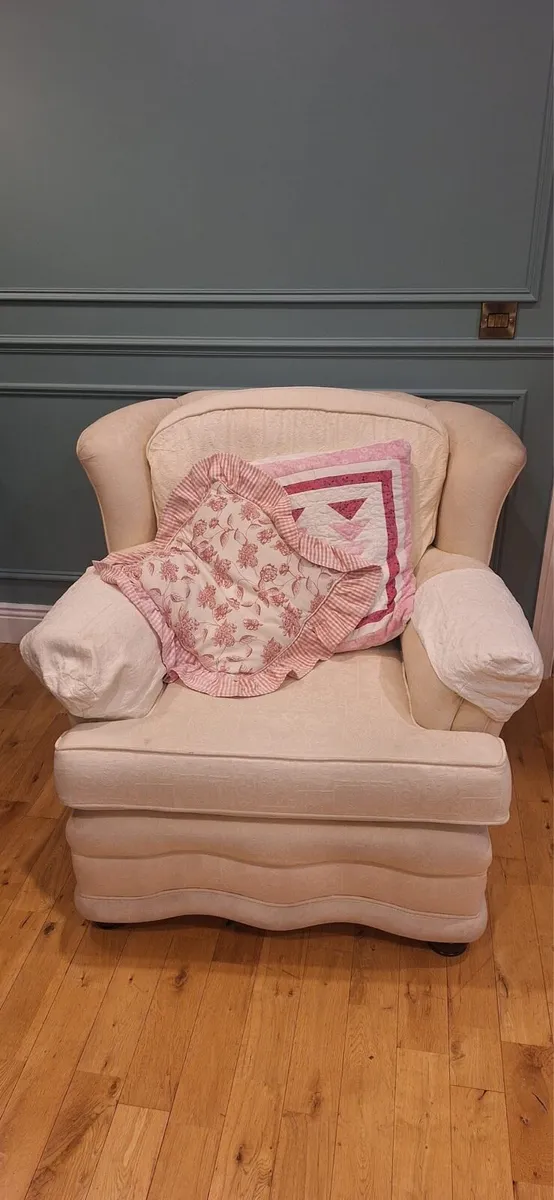 Suite of furniture - Image 2