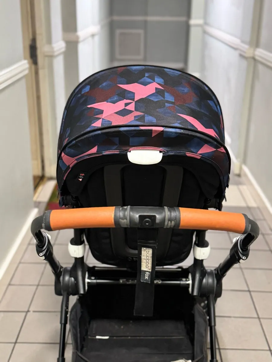 Beautiful Bugaboo Fox travel system with bassinet - Image 2