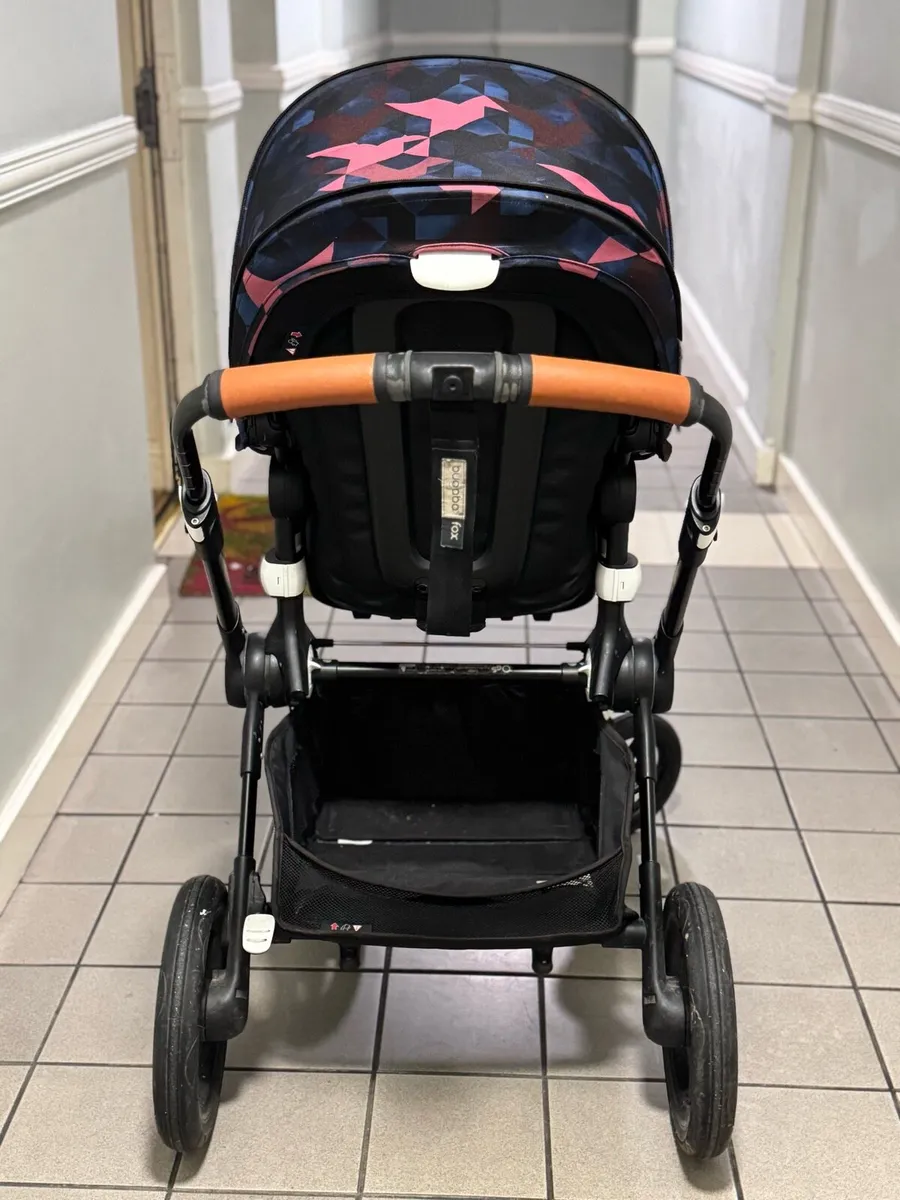Beautiful Bugaboo Fox travel system with bassinet - Image 3