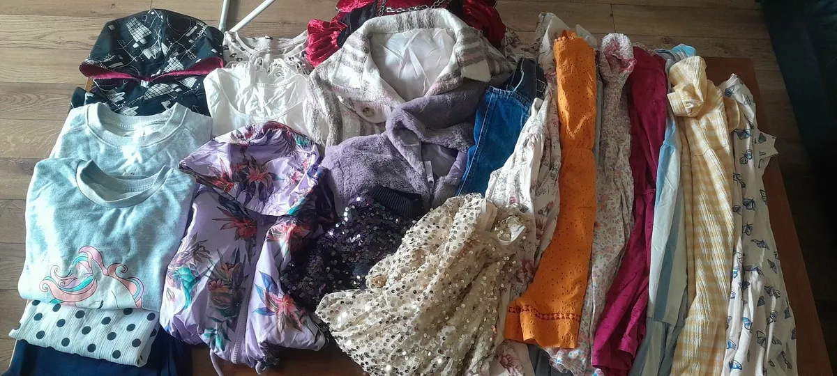 Bundle girls clothes age 8-9 - Image 1