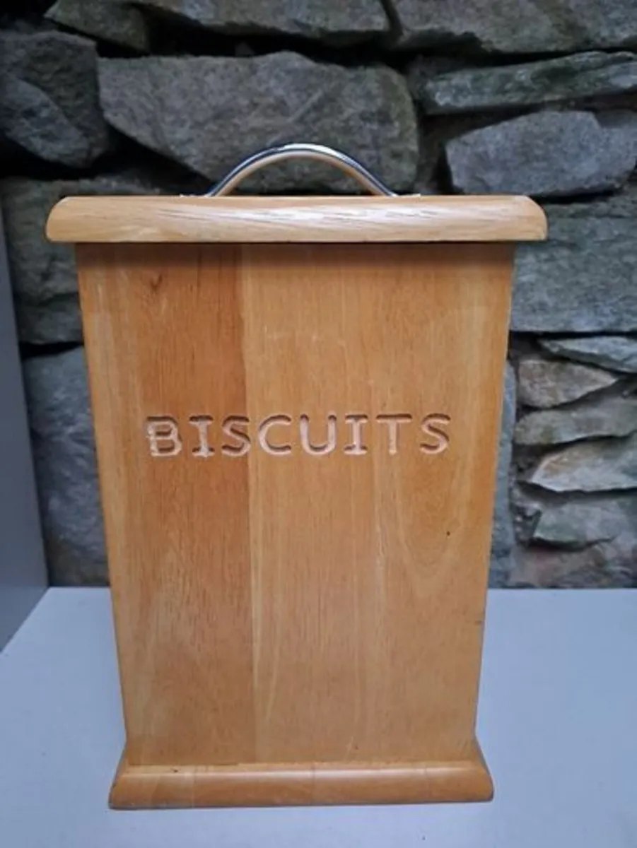 Solid wood biscuit tin - Image 1