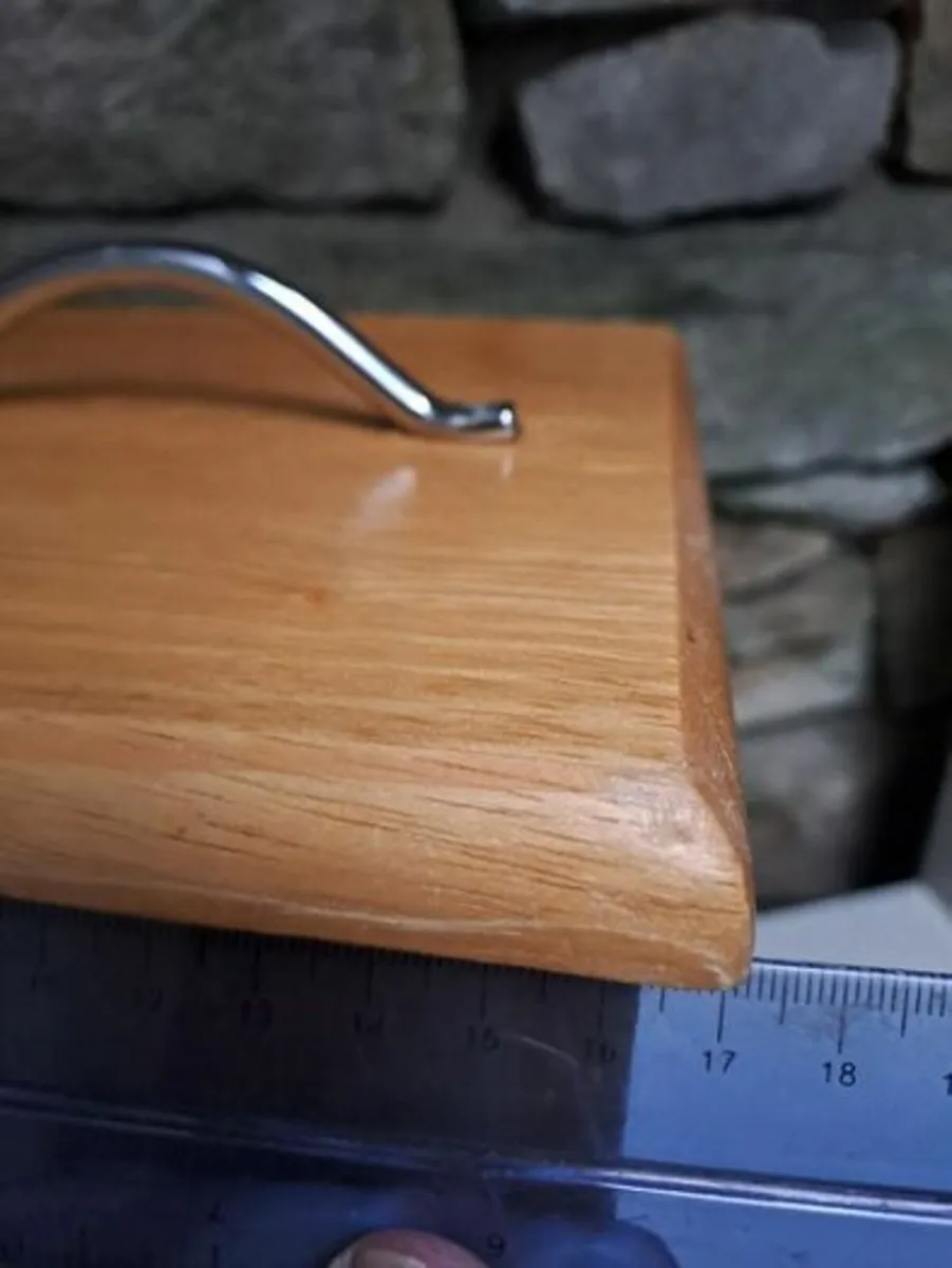 Solid wood biscuit tin - Image 3