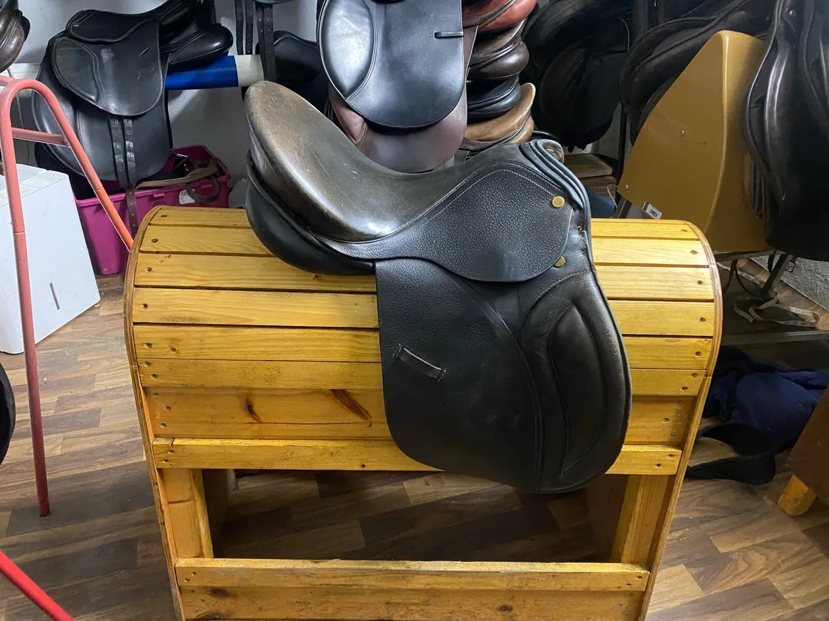 Leather saddle  Pagony 16” - Image 1