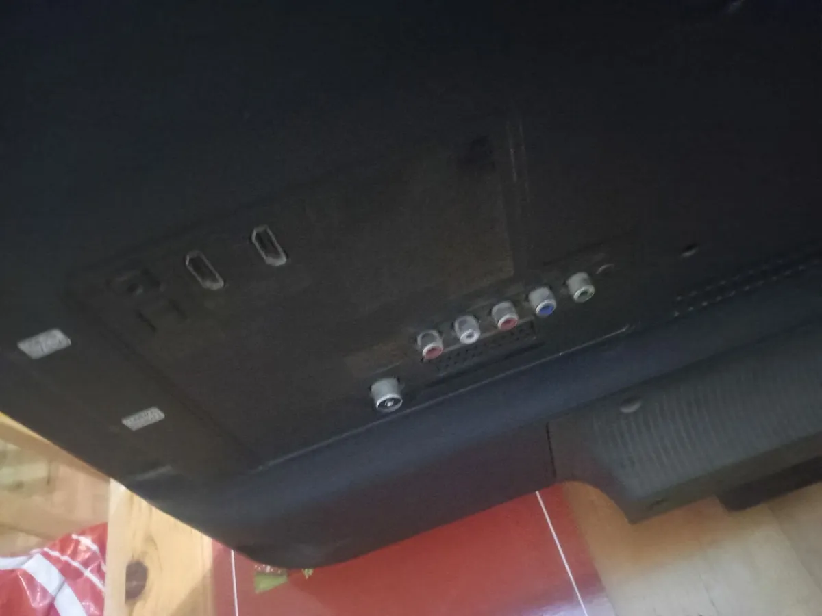 Samsung 28 TV monitor LED - Image 2