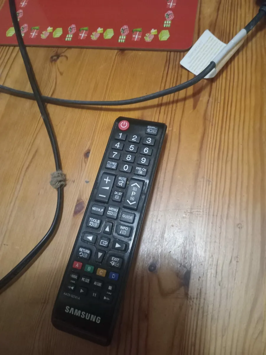 Samsung 28 TV monitor LED - Image 3