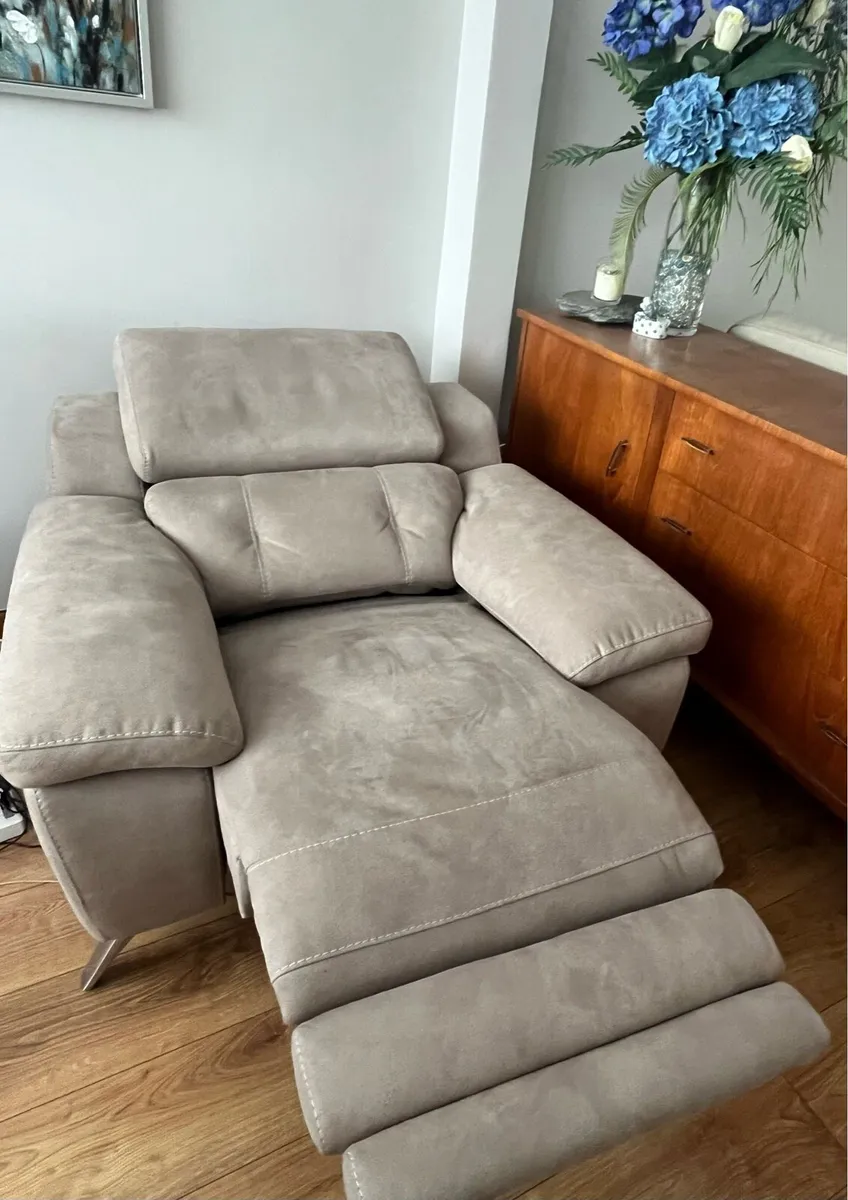 Electric reclining armchair - Image 1
