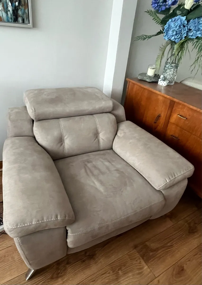 Electric reclining armchair - Image 2
