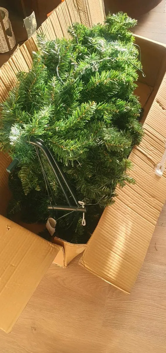 Christmas tree - Image 1