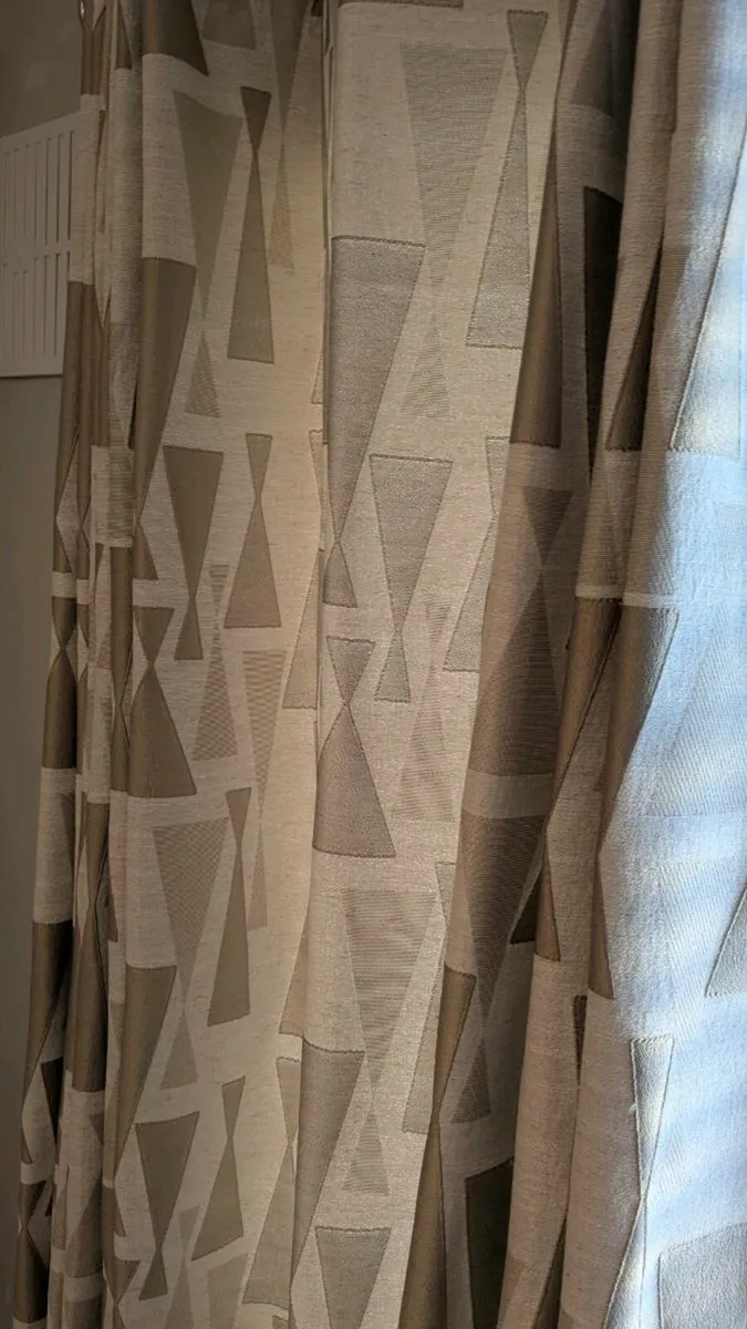 Curtains - Image 2