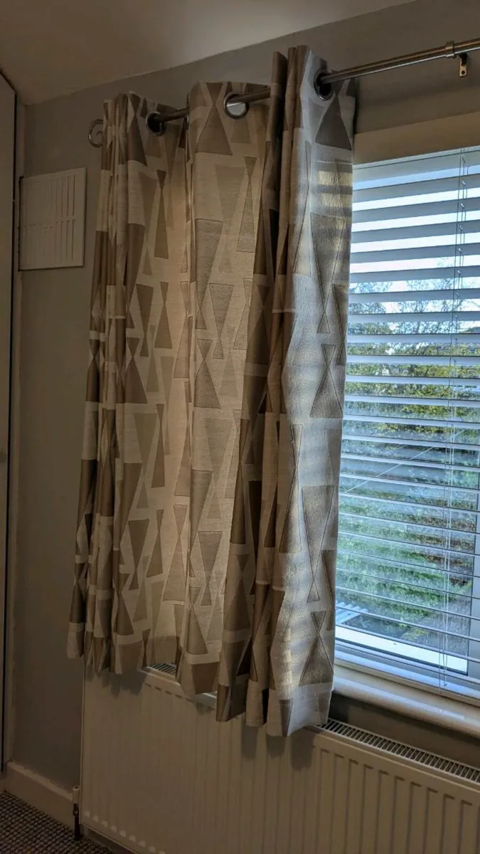 Curtains - Image 3